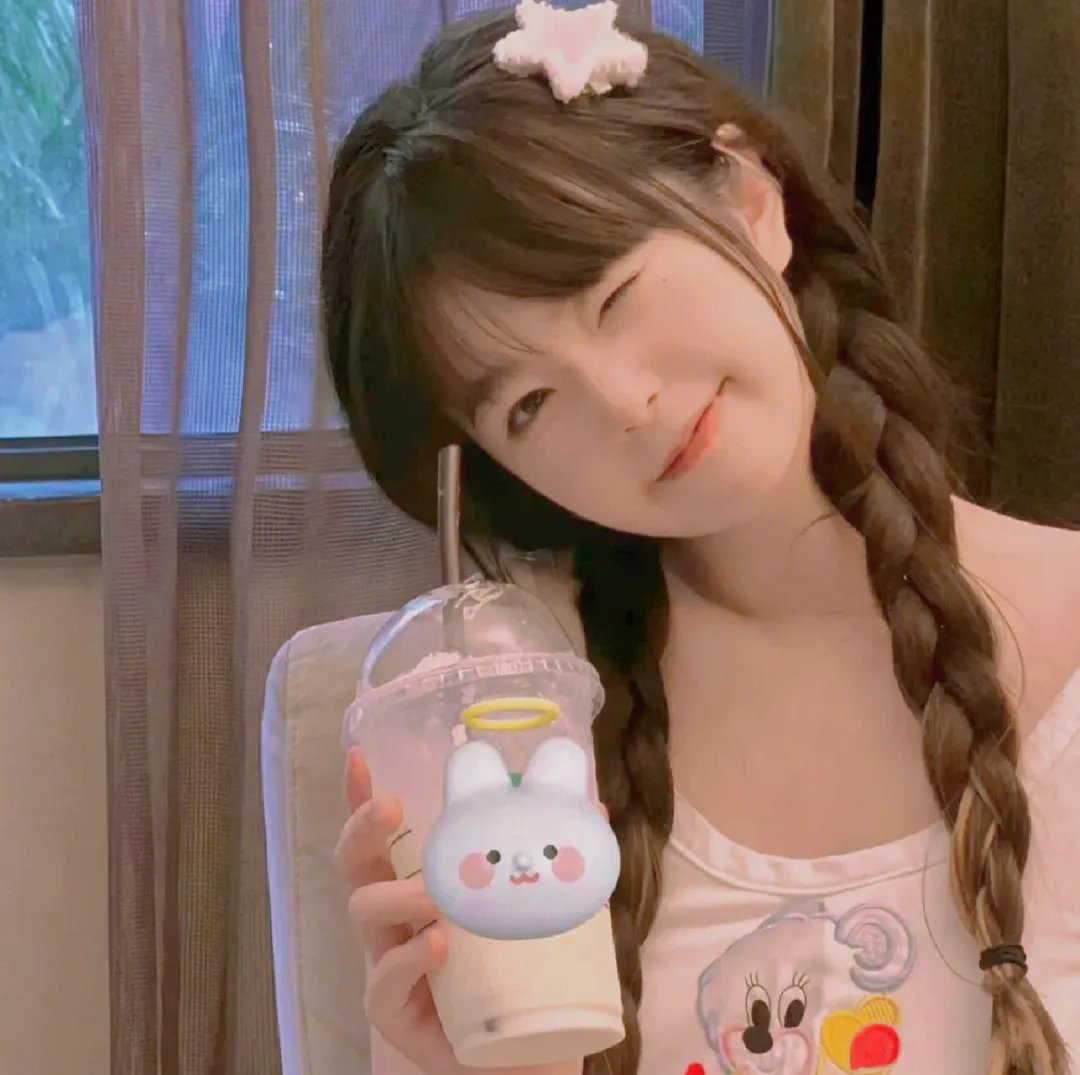 彩虹艳女